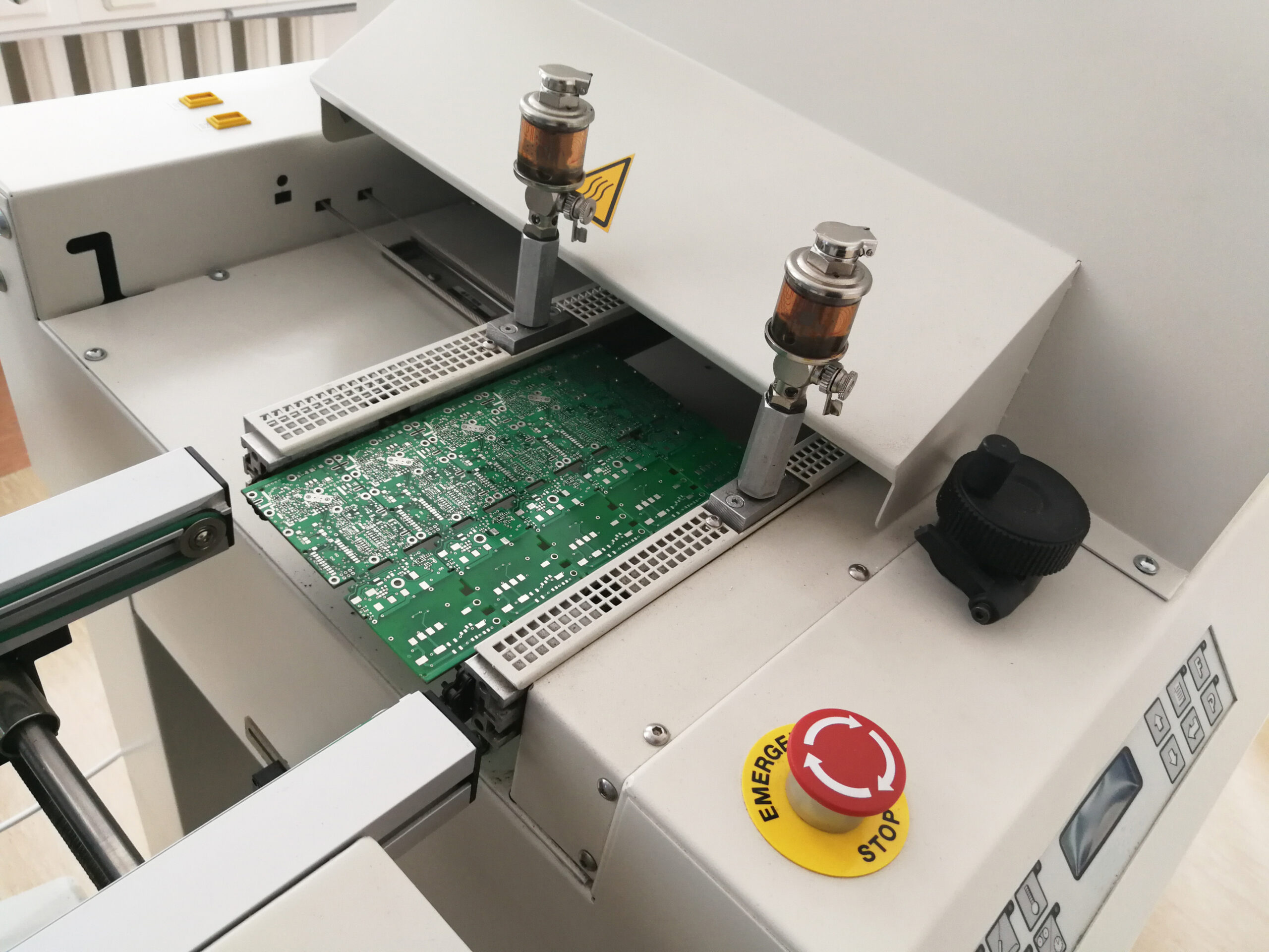 SMT Adhesive for Dispensing, allowing Solder Paste Self-alignment